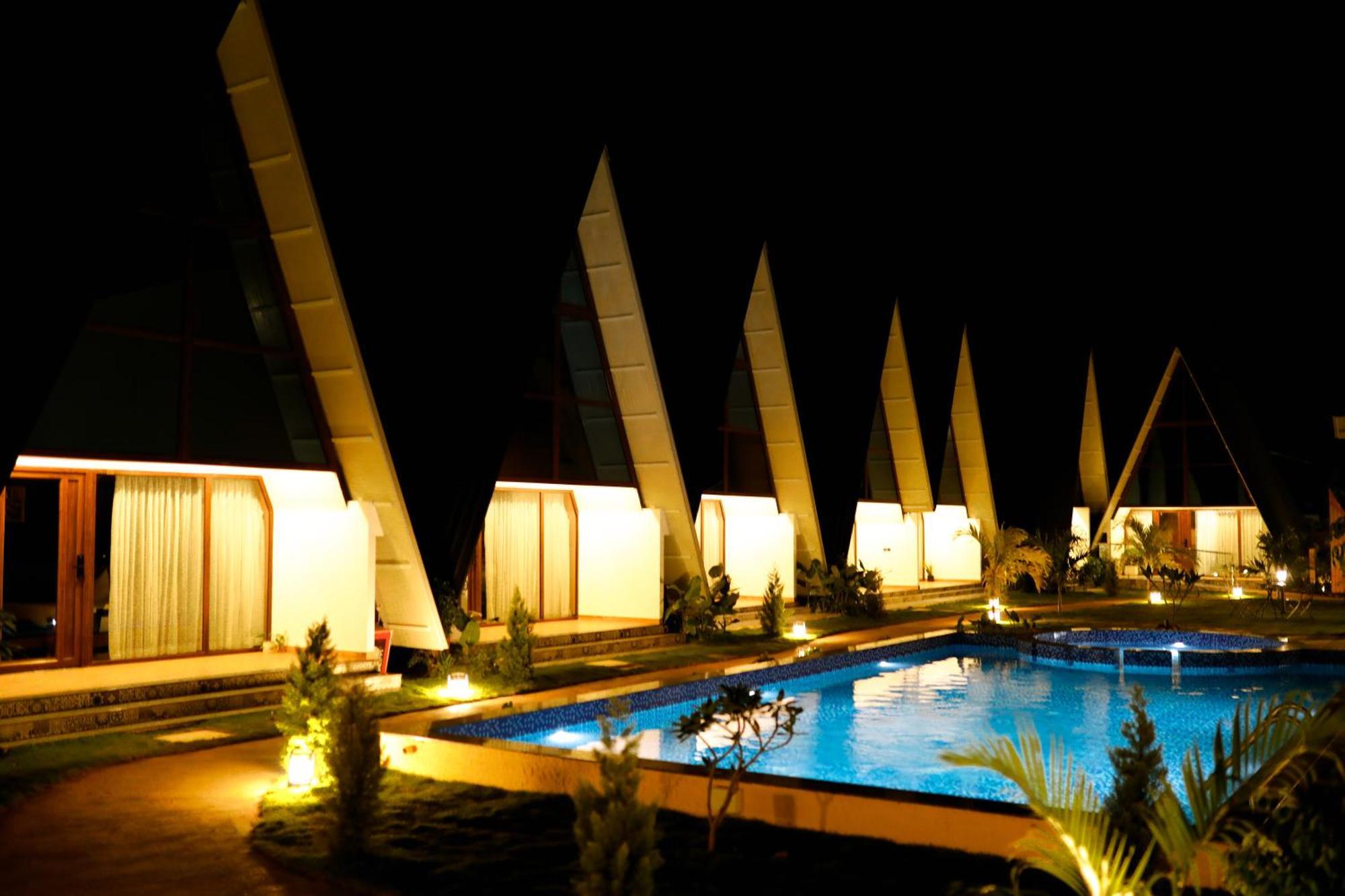 Leela'S 7Th Heaven Resort & Spa Trikunnapuzha Exterior foto